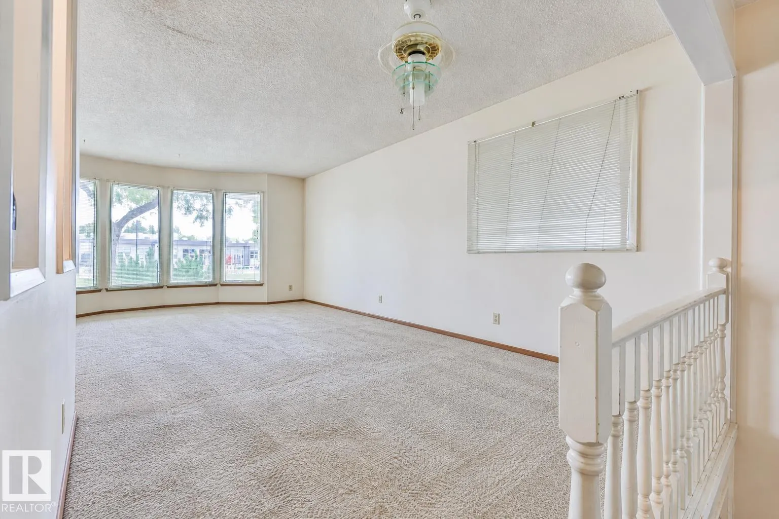 9 HAWKINS CR