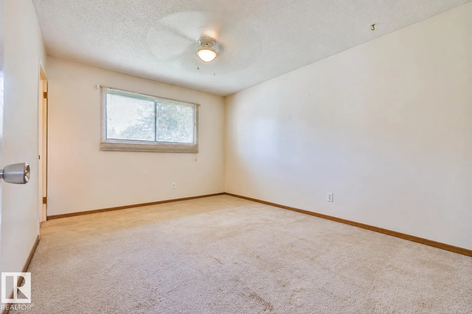 9 HAWKINS CR