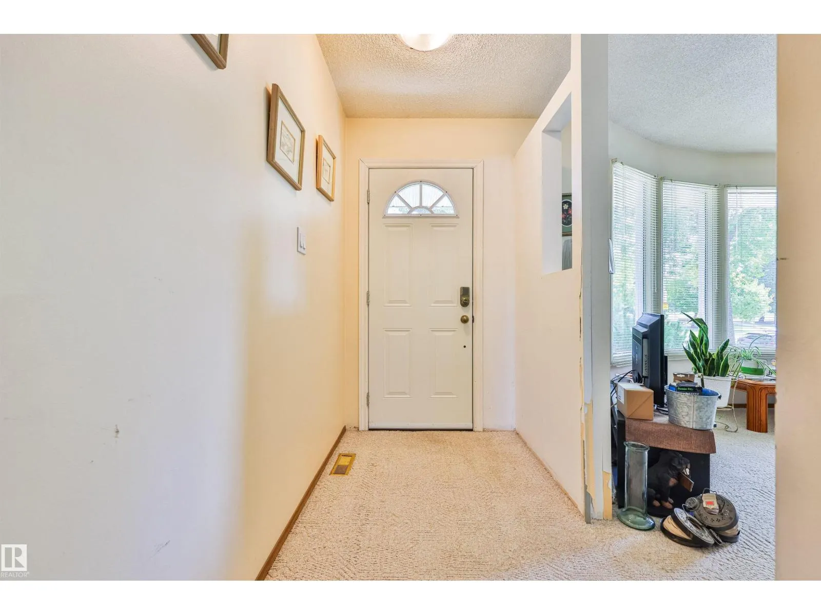 9 HAWKINS CR
