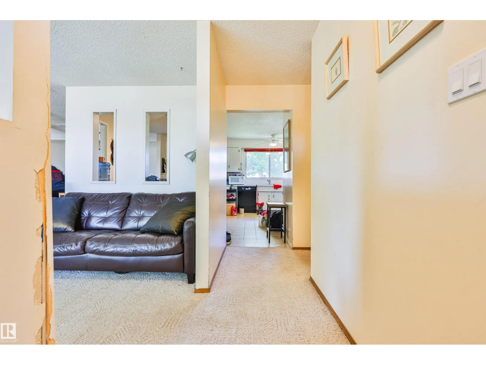 9 HAWKINS CR