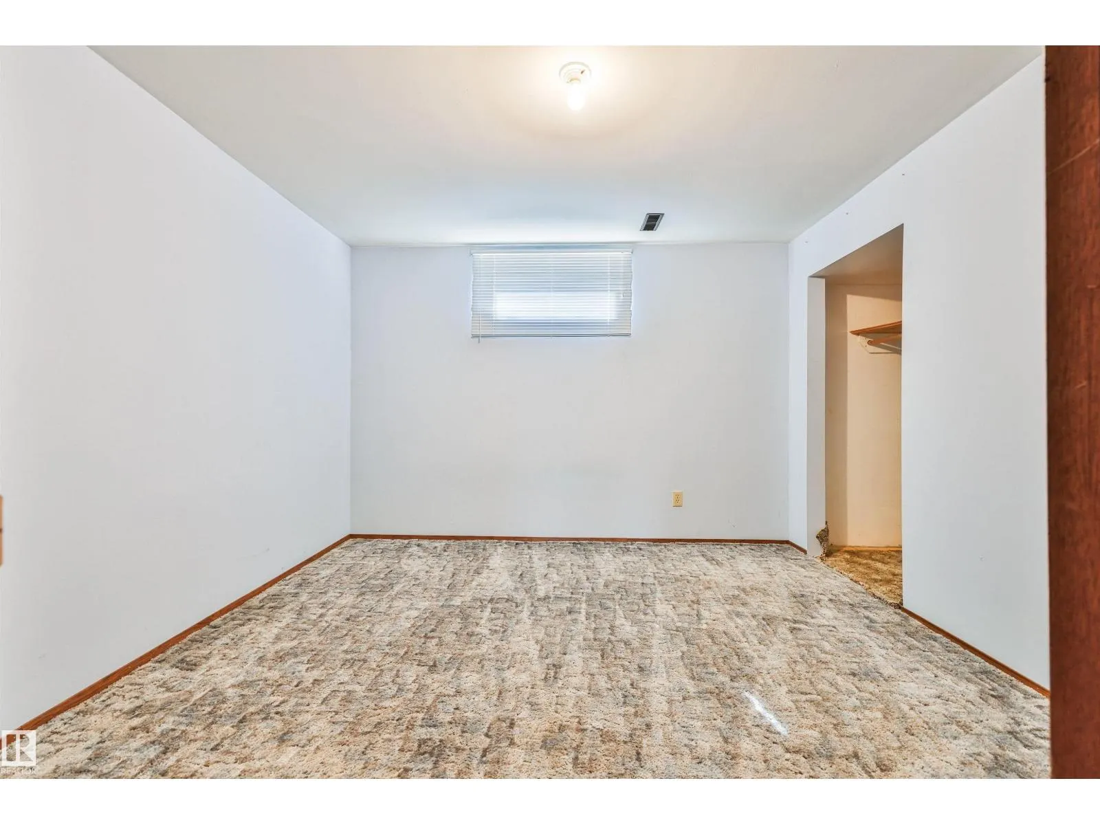 9 HAWKINS CR