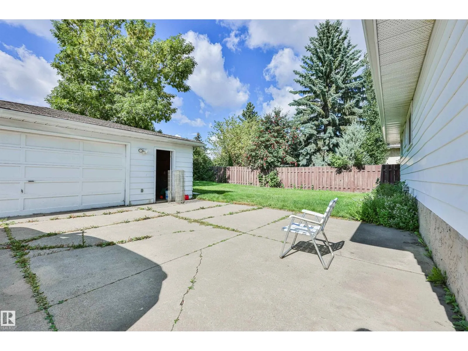 9 HAWKINS CR