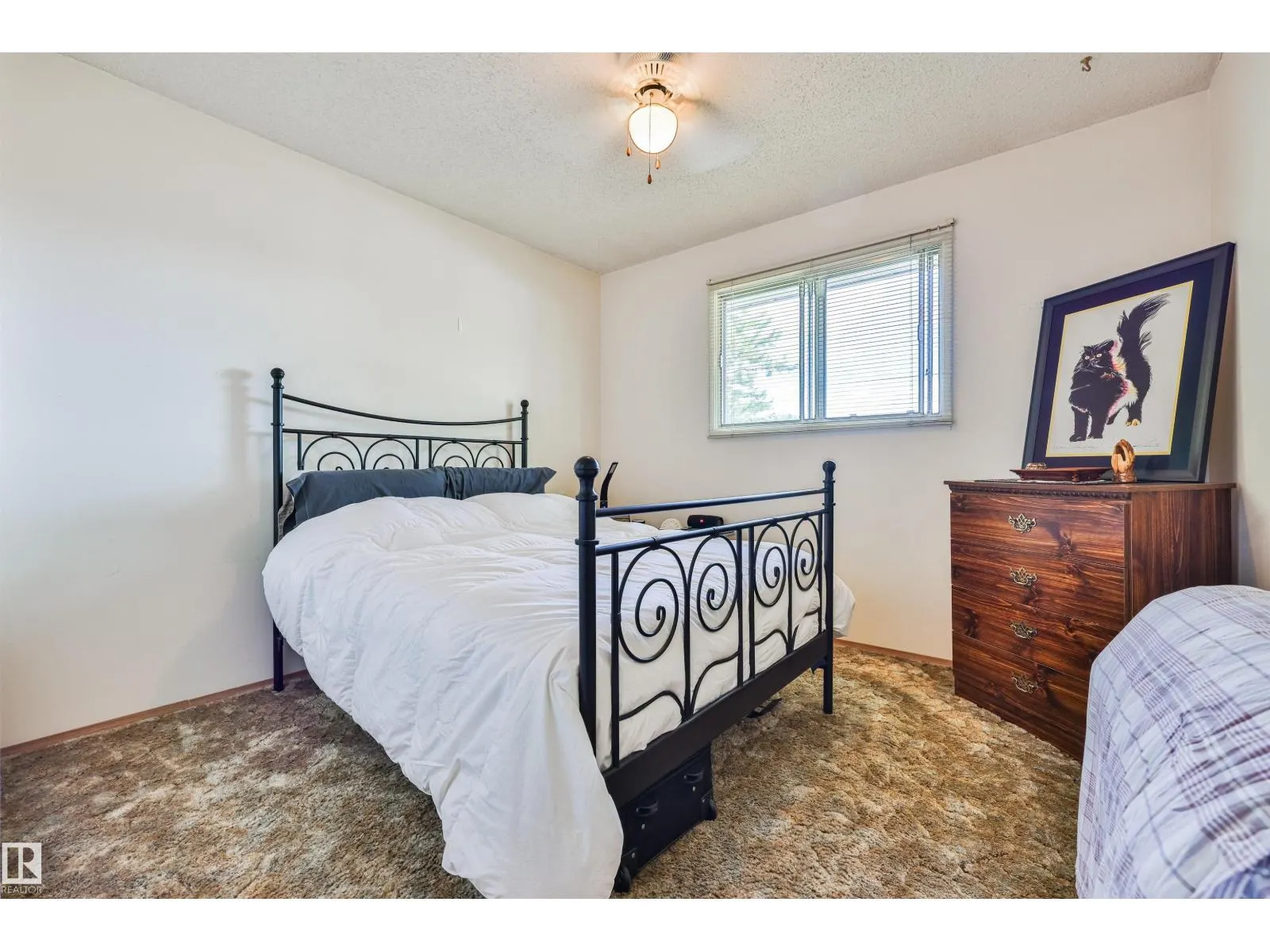 9 HAWKINS CR