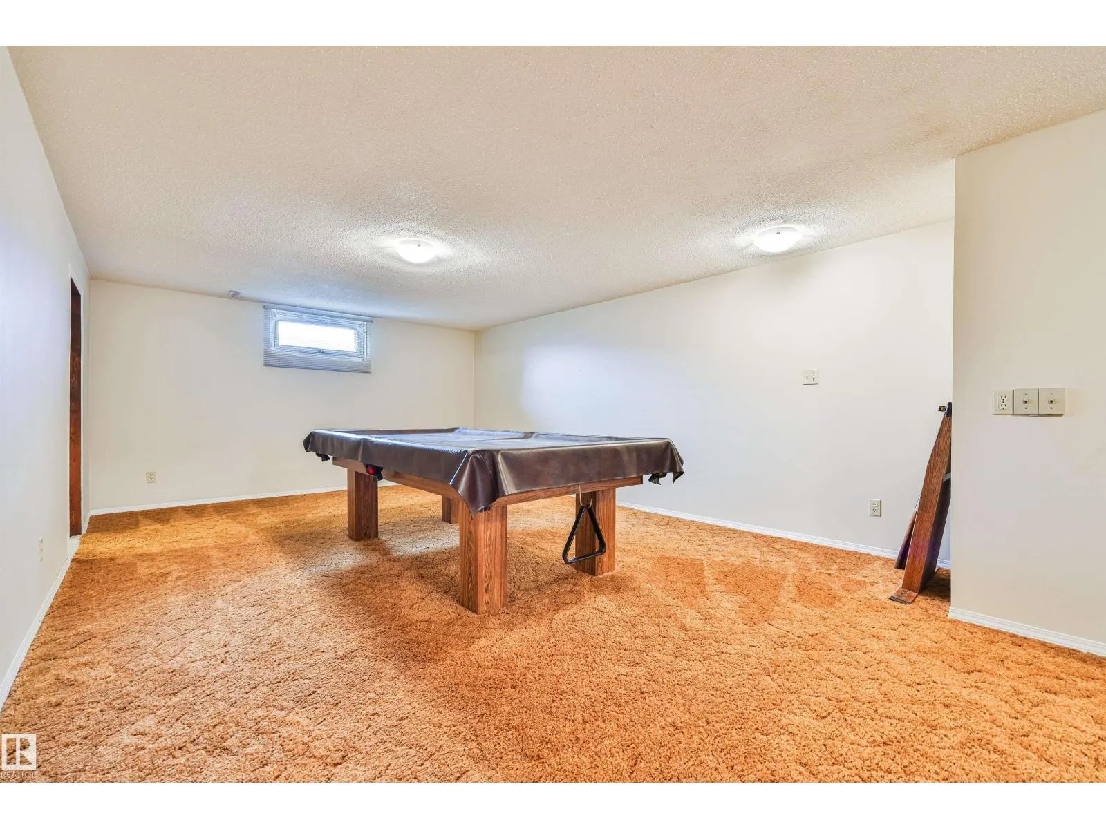 9 HAWKINS CR