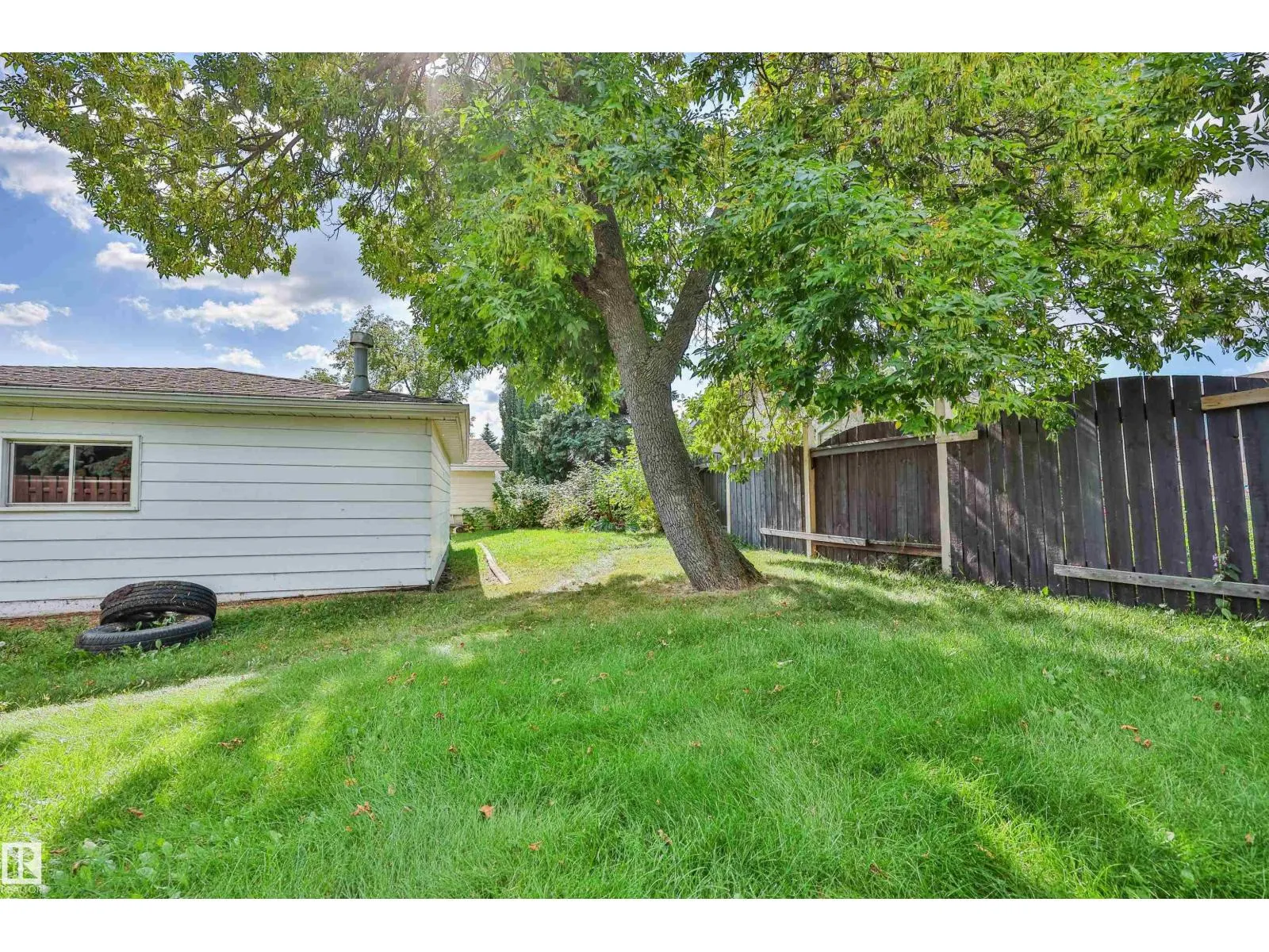 9 HAWKINS CR