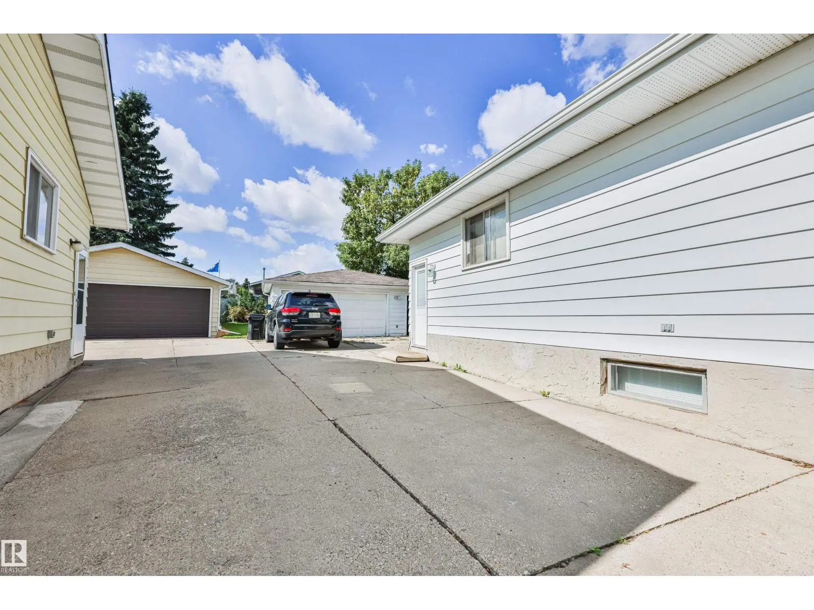 9 HAWKINS CR