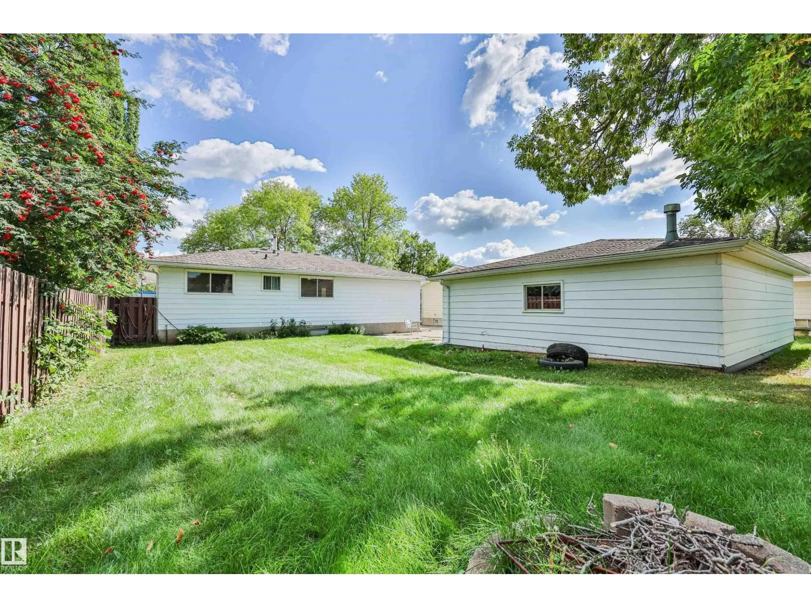 9 HAWKINS CR