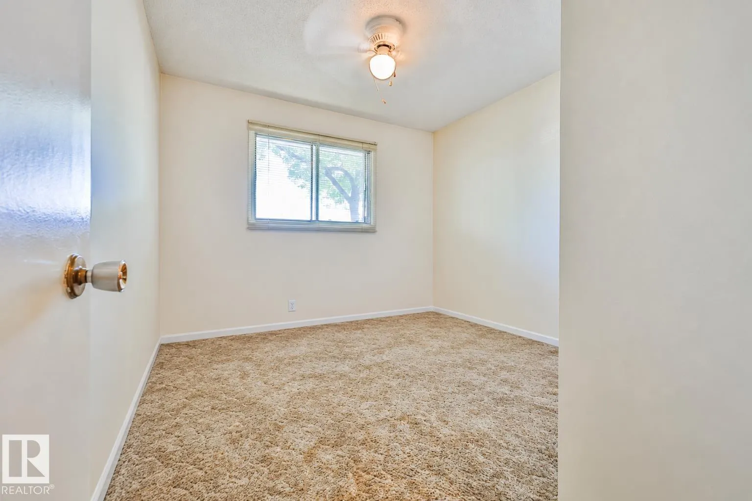 9 HAWKINS CR