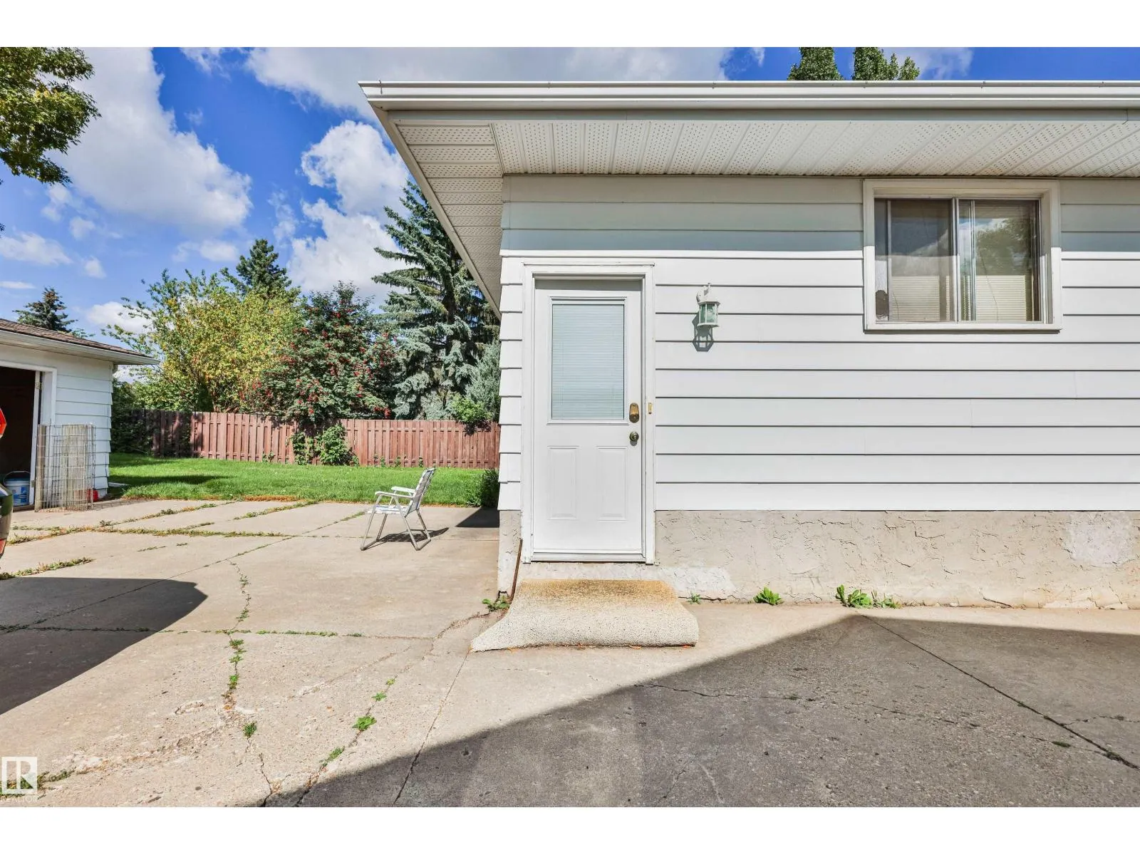 9 HAWKINS CR
