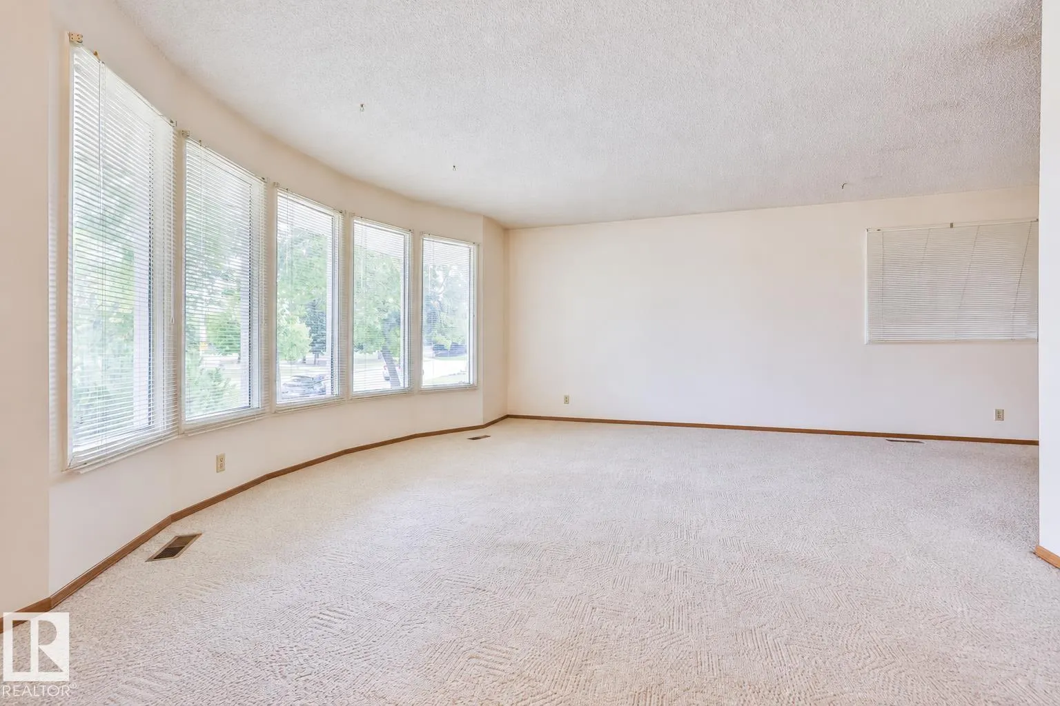 9 HAWKINS CR