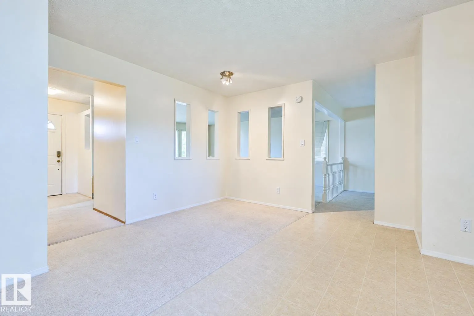 9 HAWKINS CR