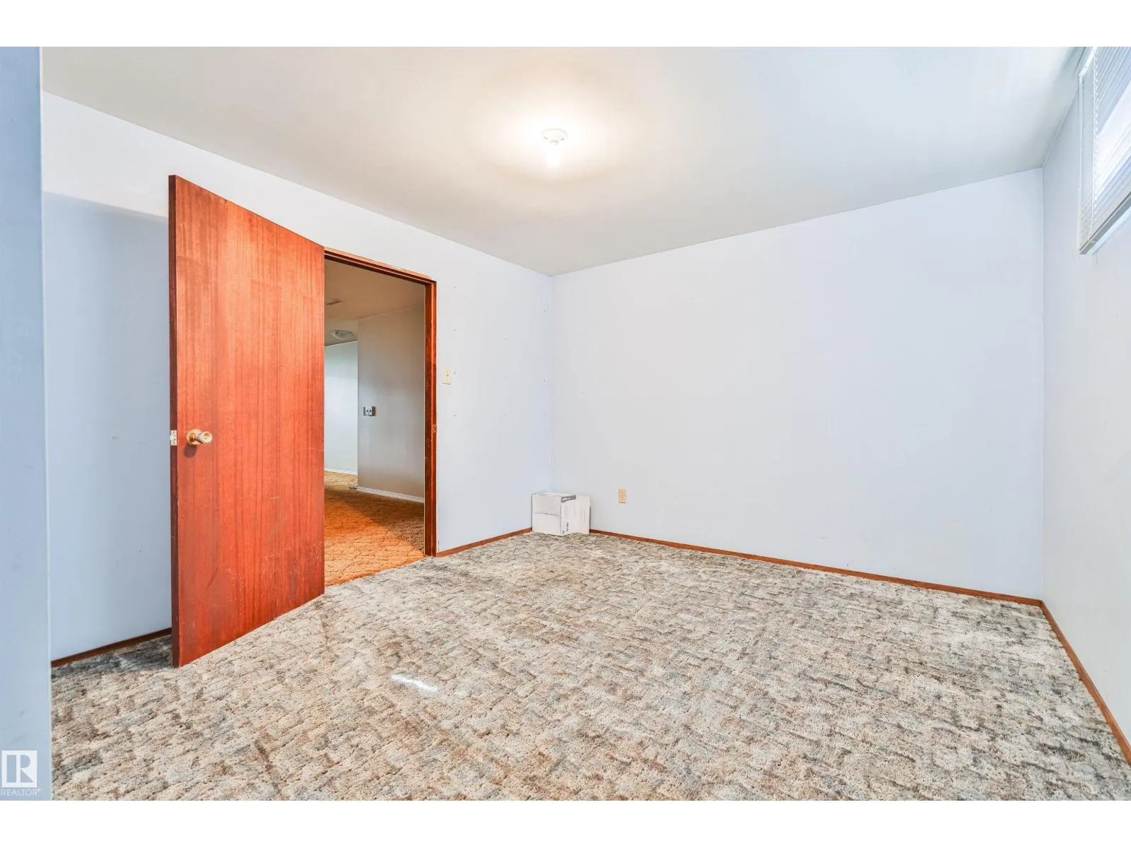 9 HAWKINS CR