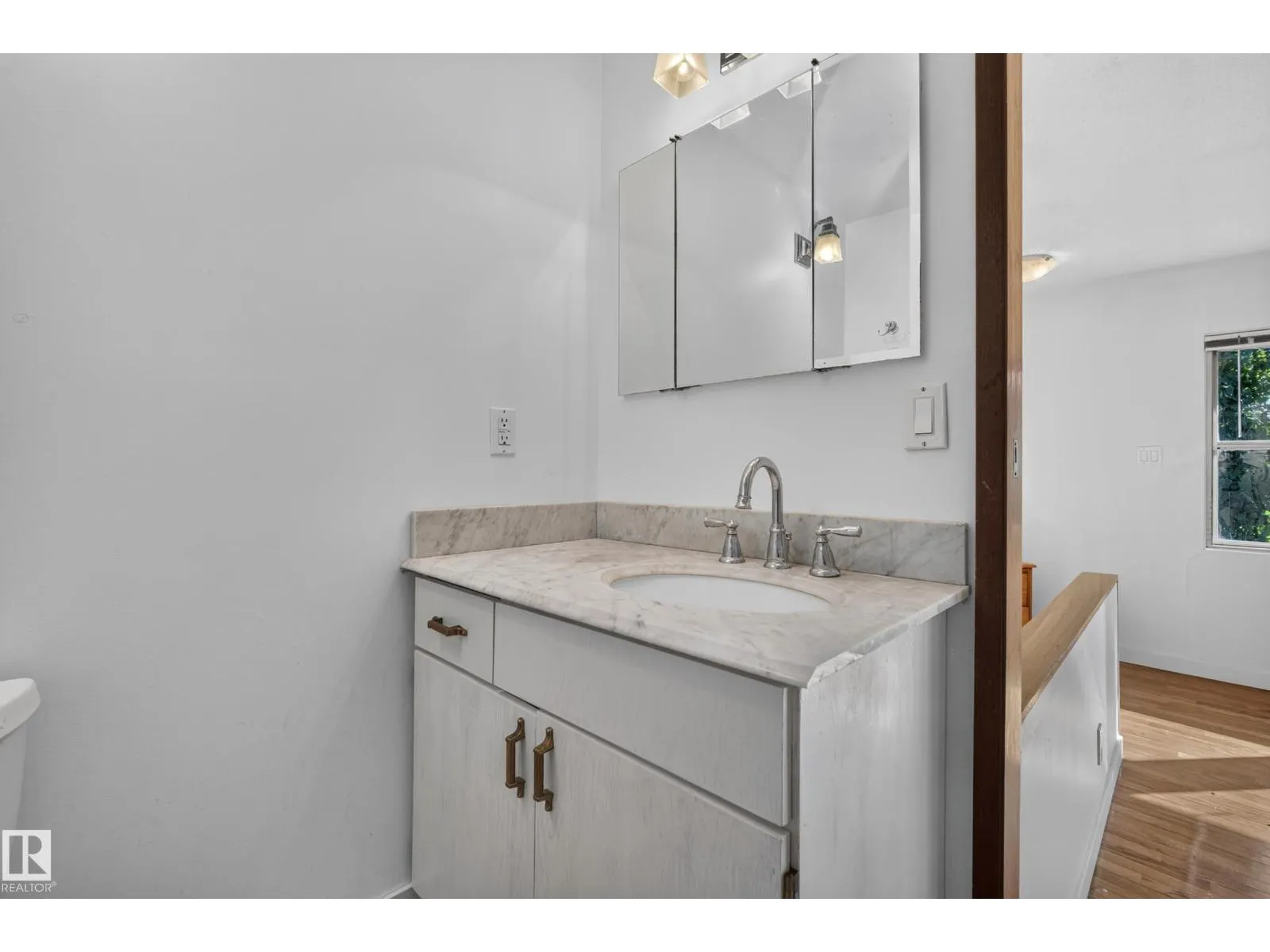 11603 72 AV NW