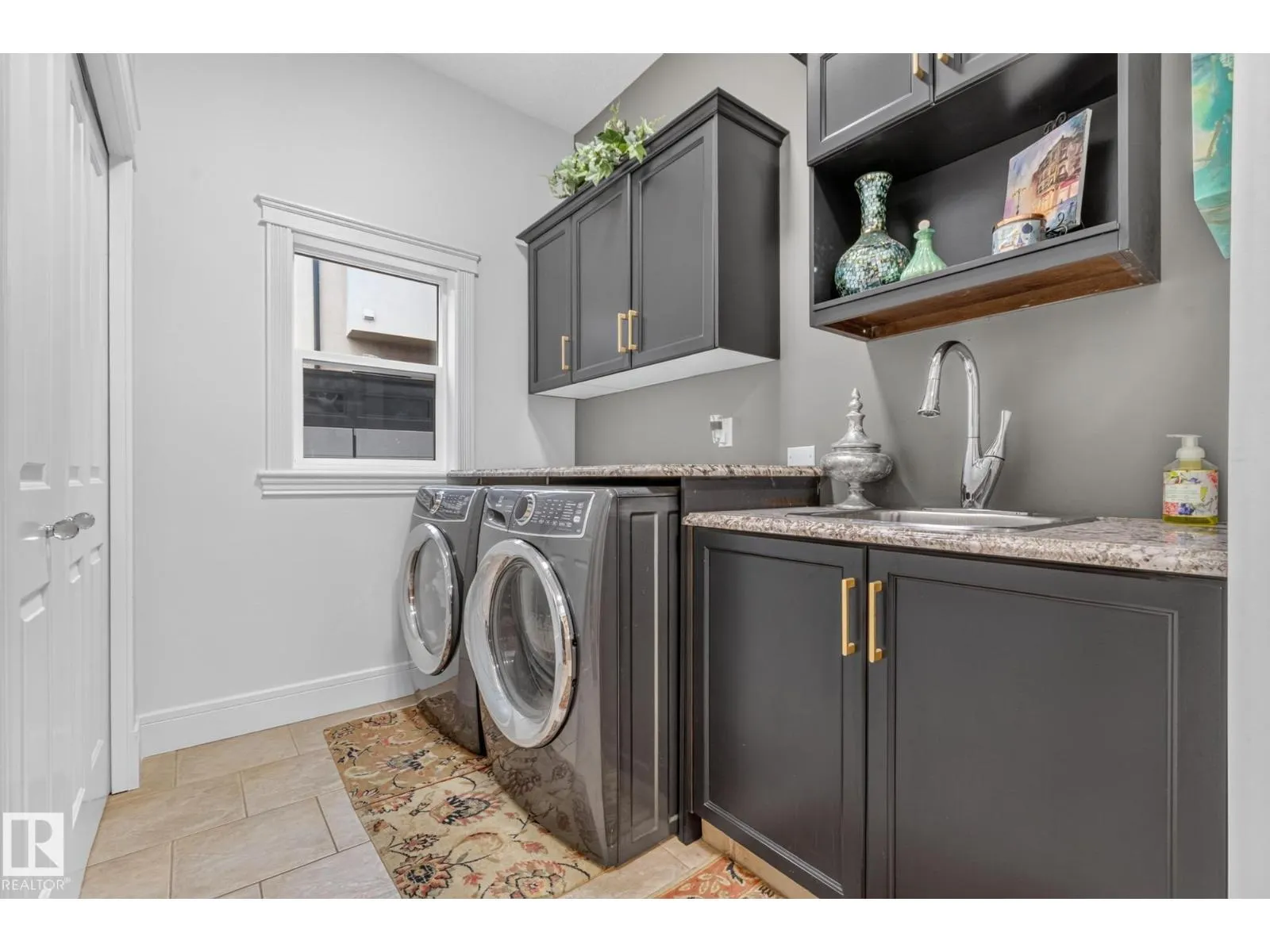 3102 Montrose BV