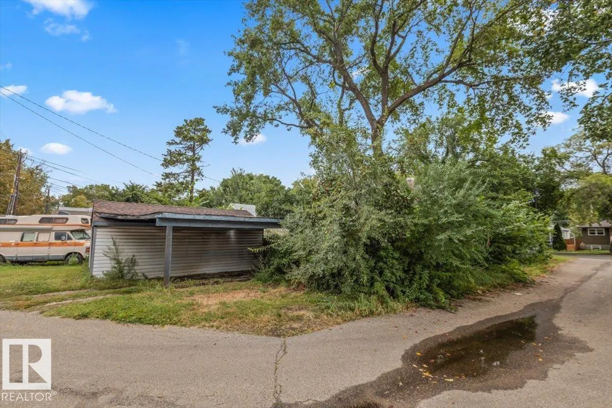 11216 70 ST NW