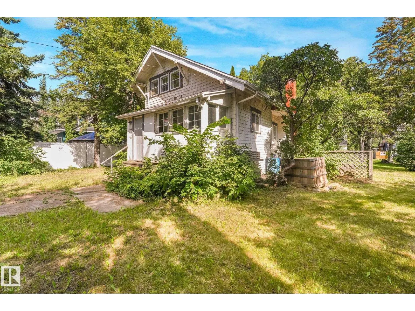 11210 63 ST NW