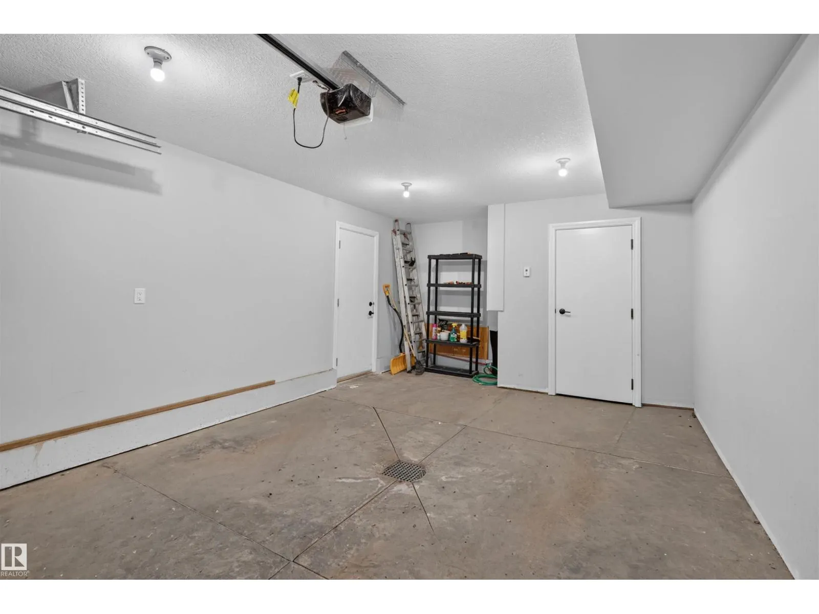 11212 75 AV NW