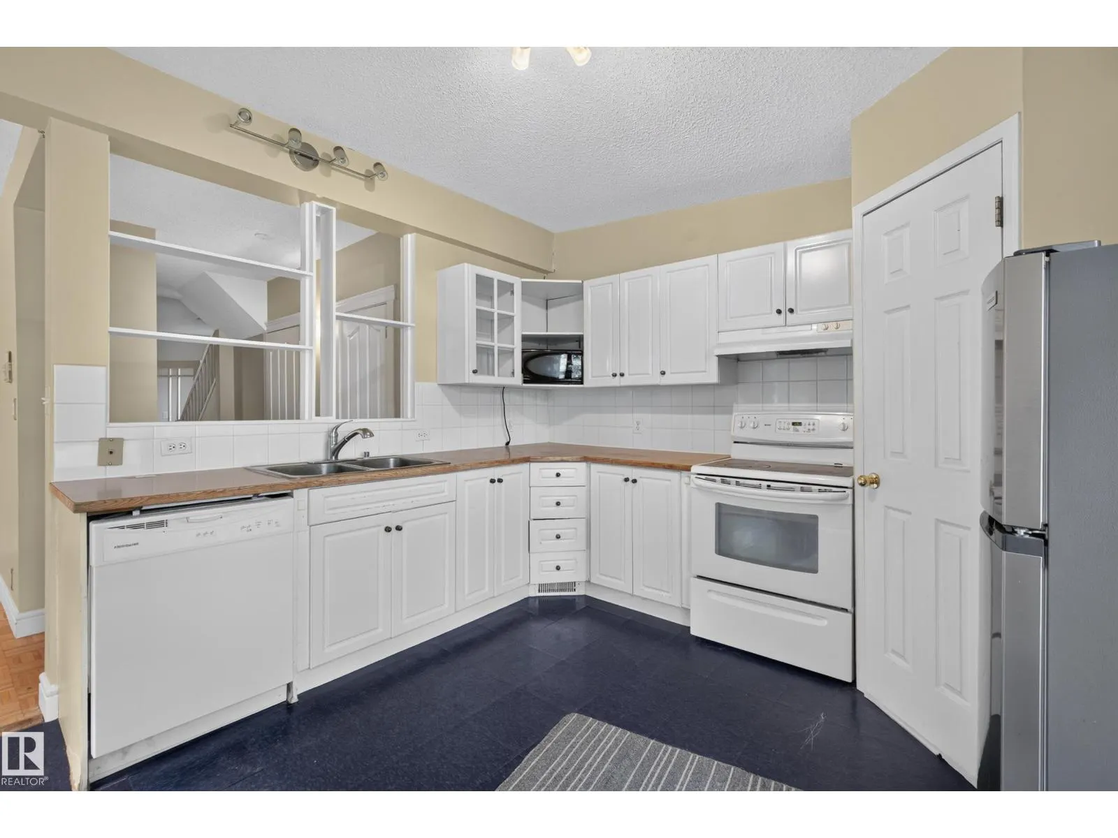11212 75 AV NW