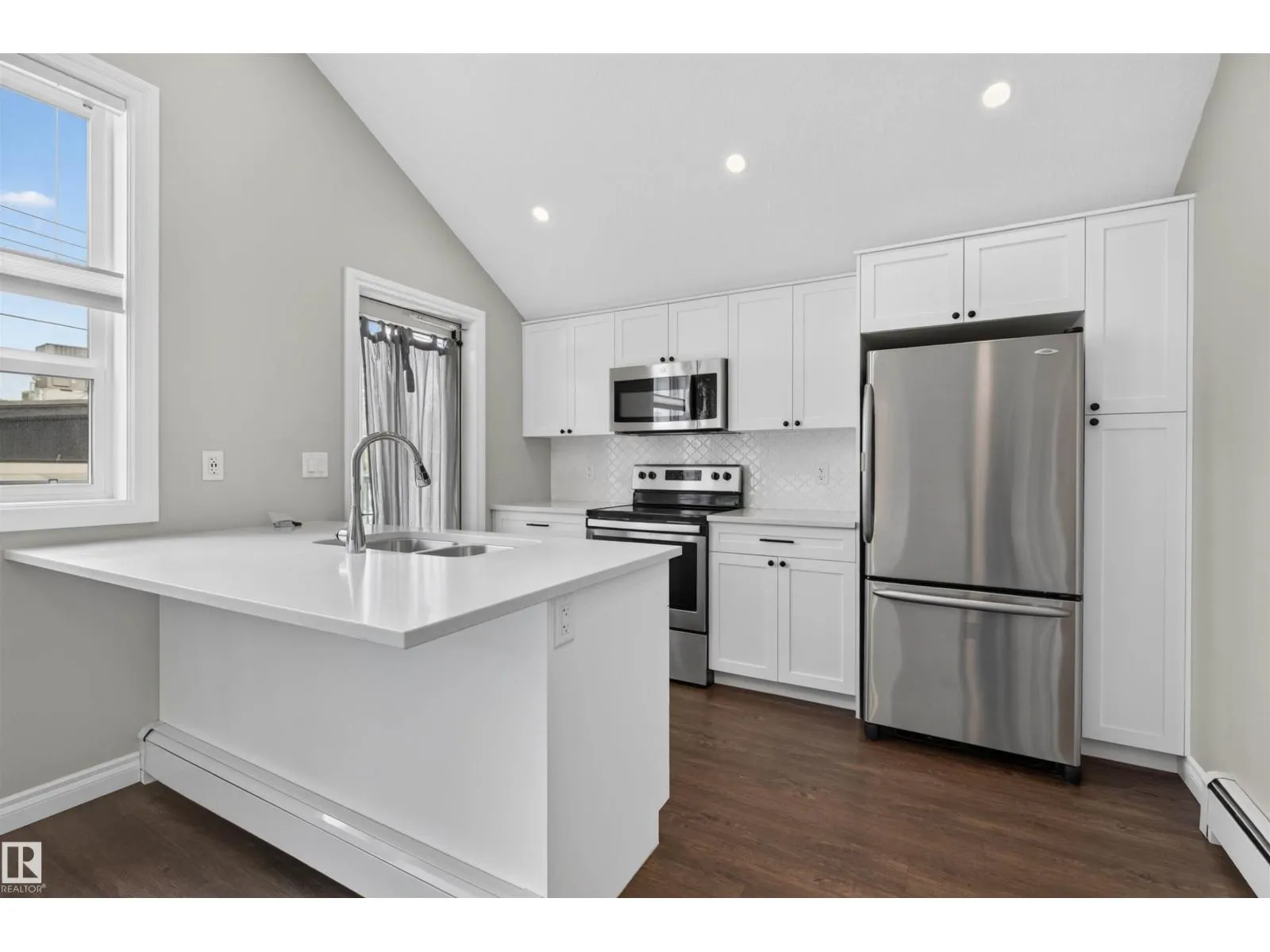 11212 75 AV NW
