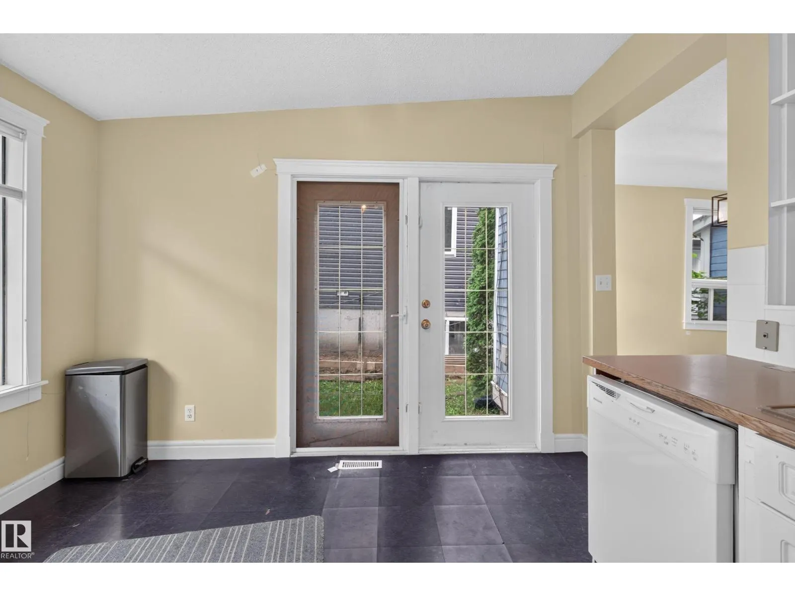 11212 75 AV NW