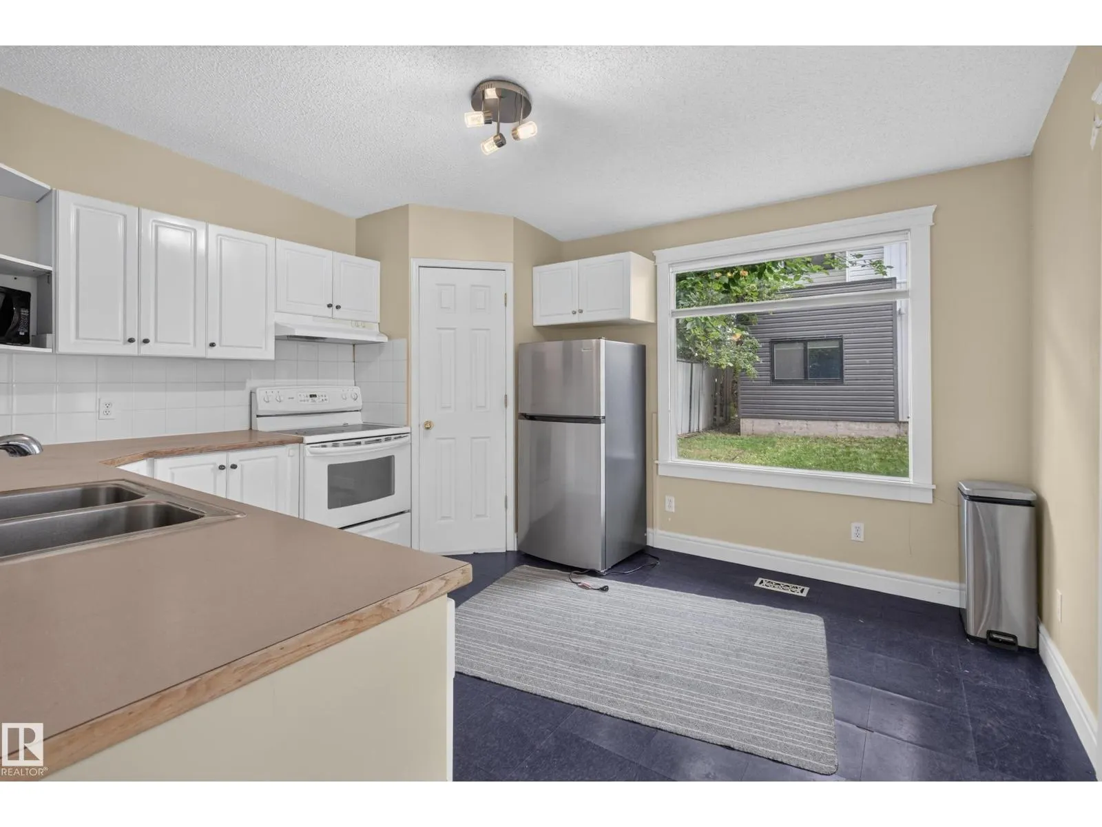 11212 75 AV NW
