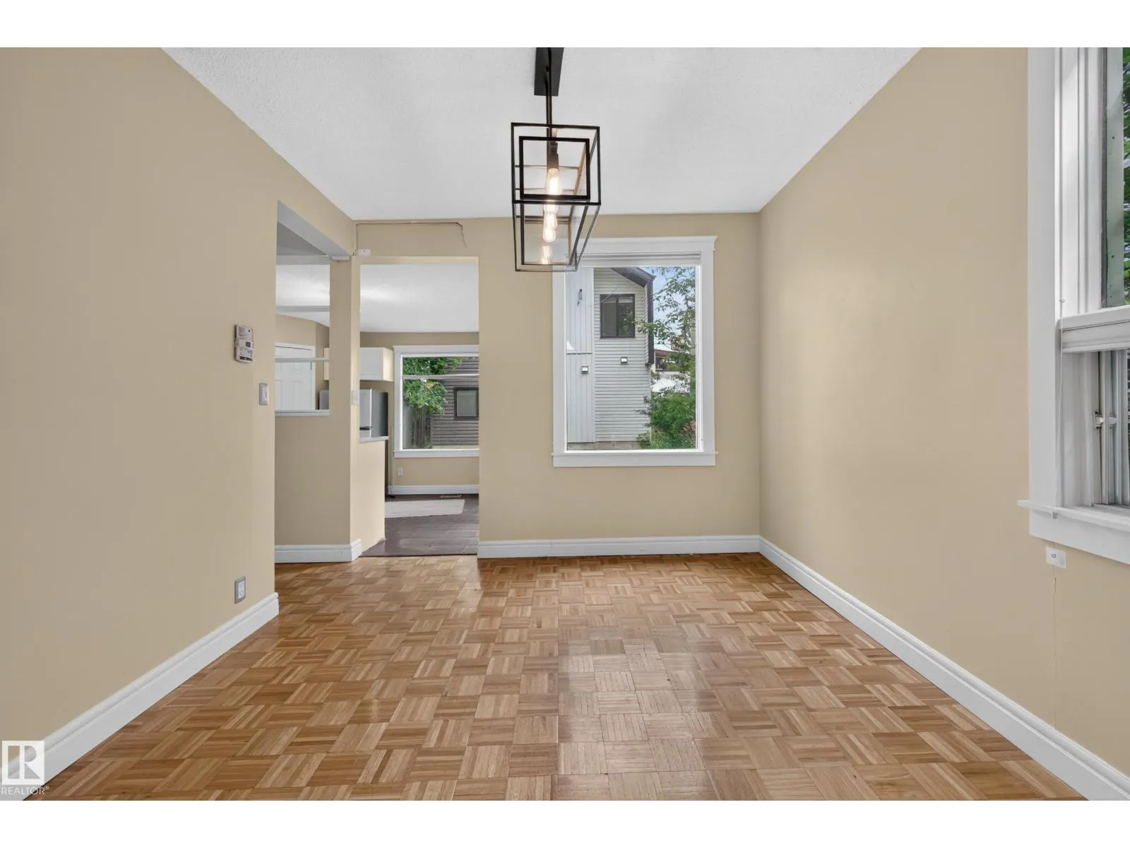 11212 75 AV NW