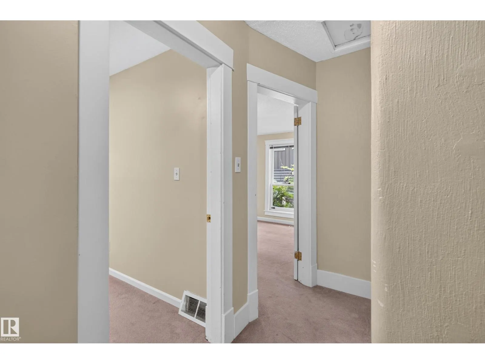 11212 75 AV NW