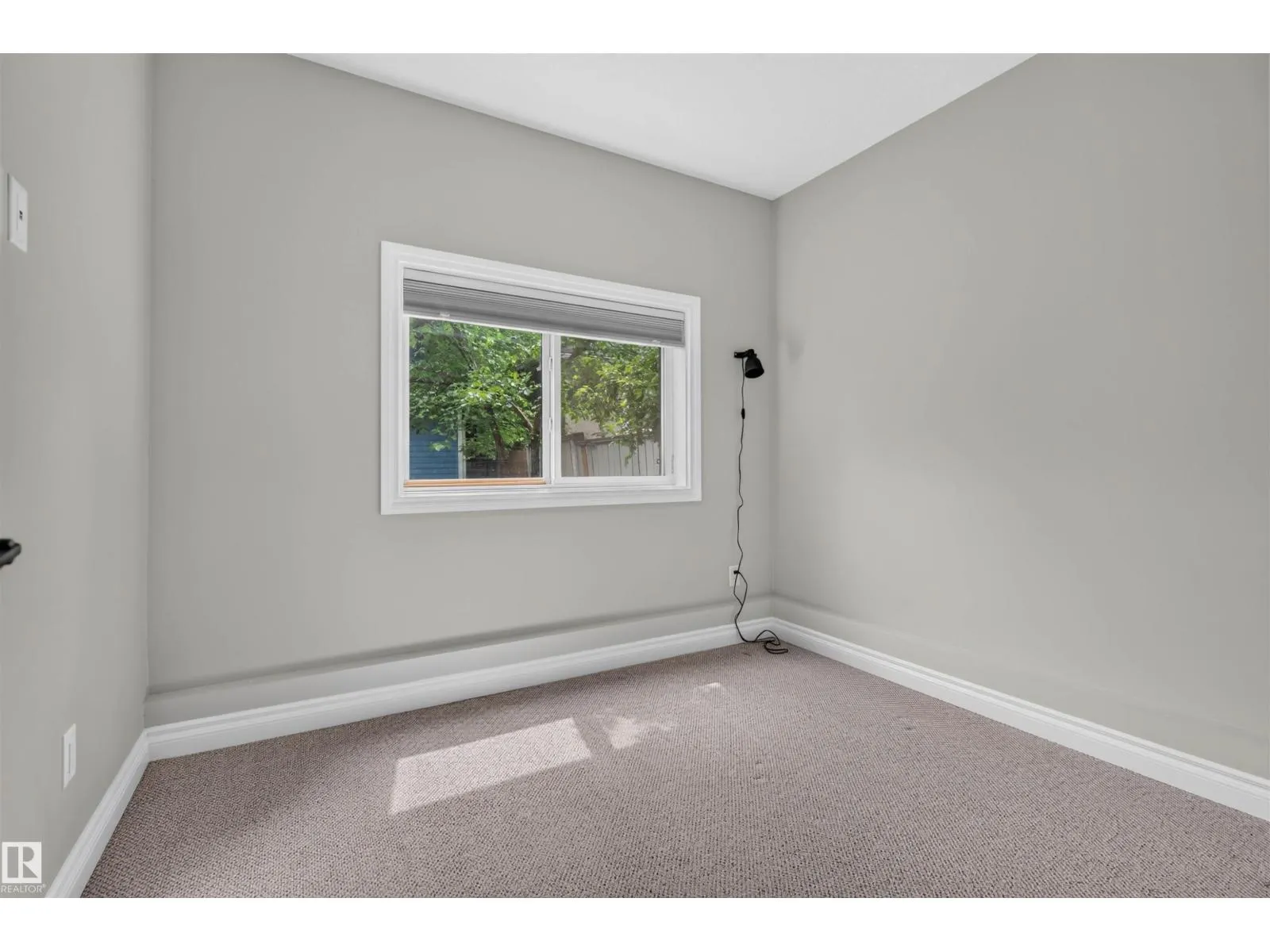 11212 75 AV NW