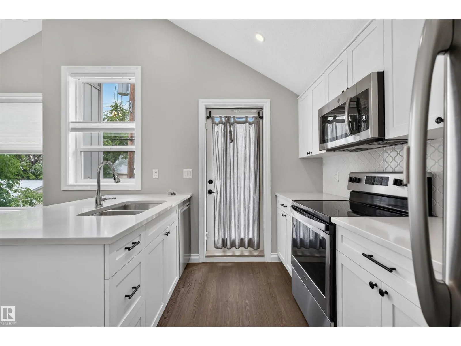 11212 75 AV NW