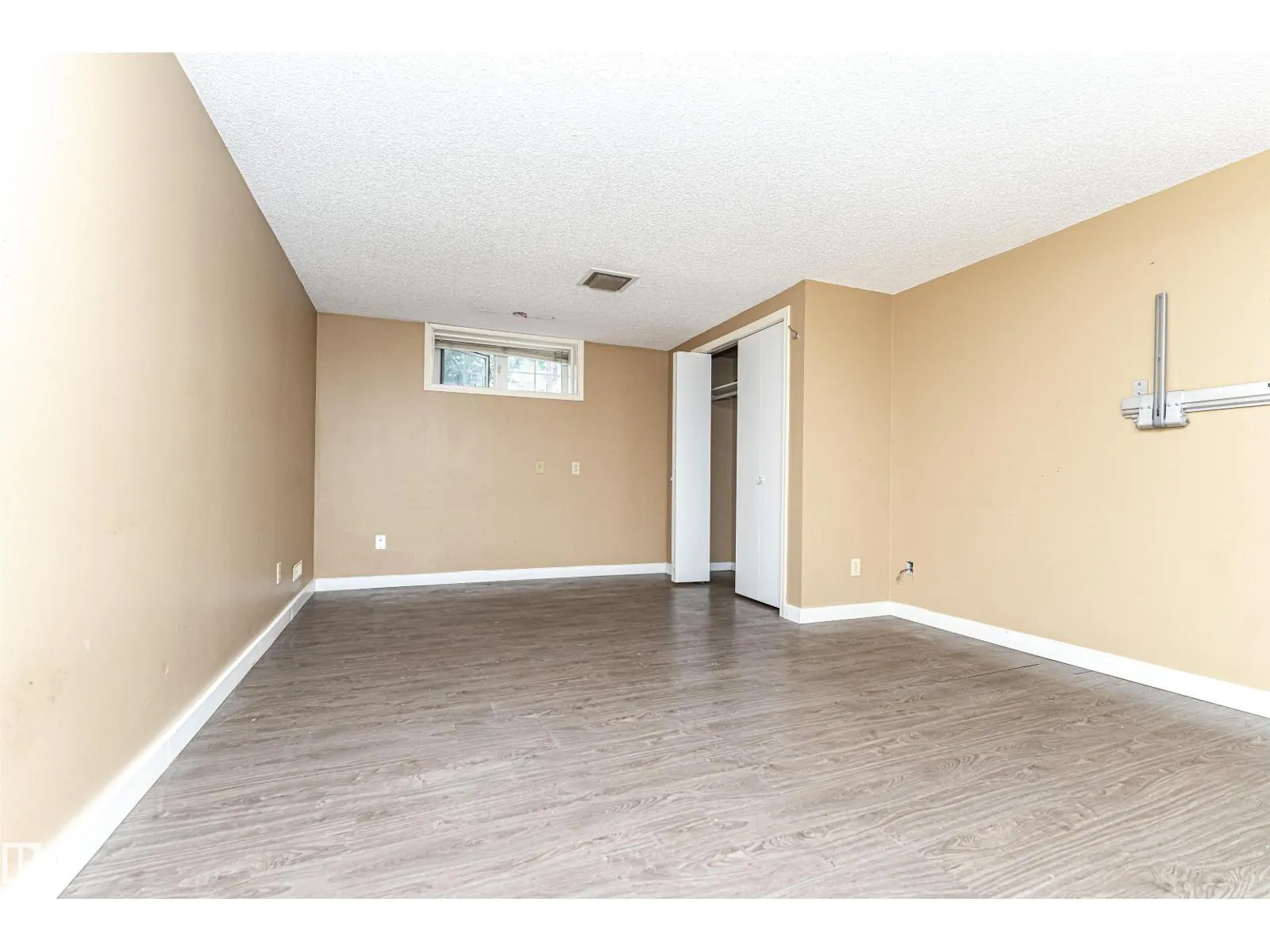 10930 80 AV NW