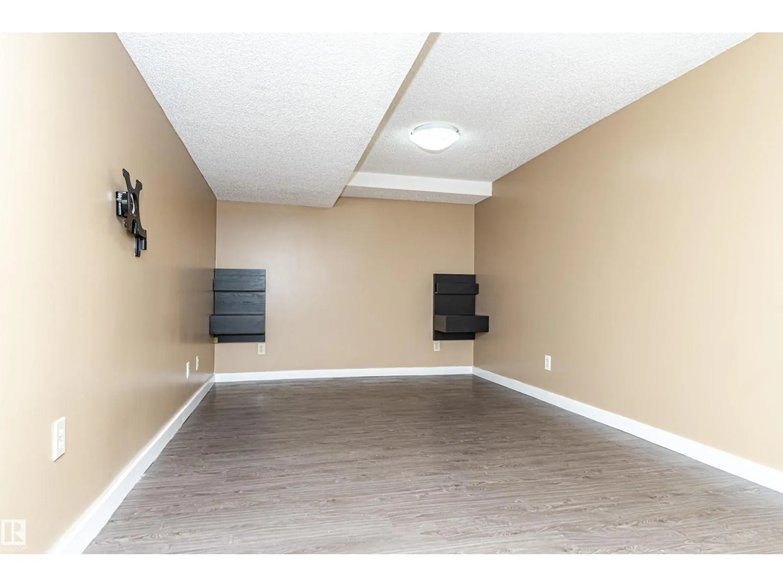 10930 80 AV NW