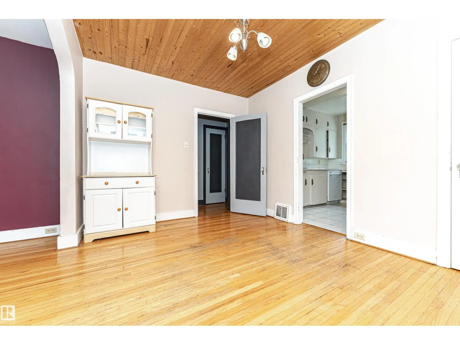 10930 80 AV NW