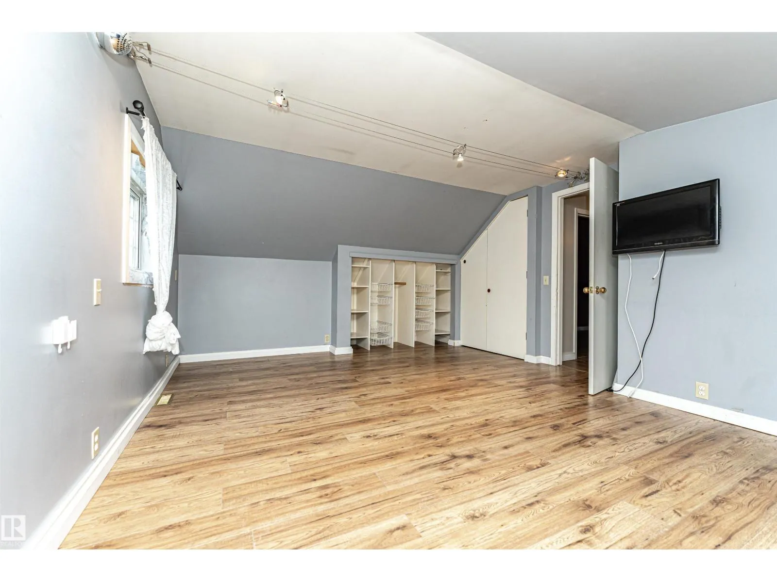 10930 80 AV NW