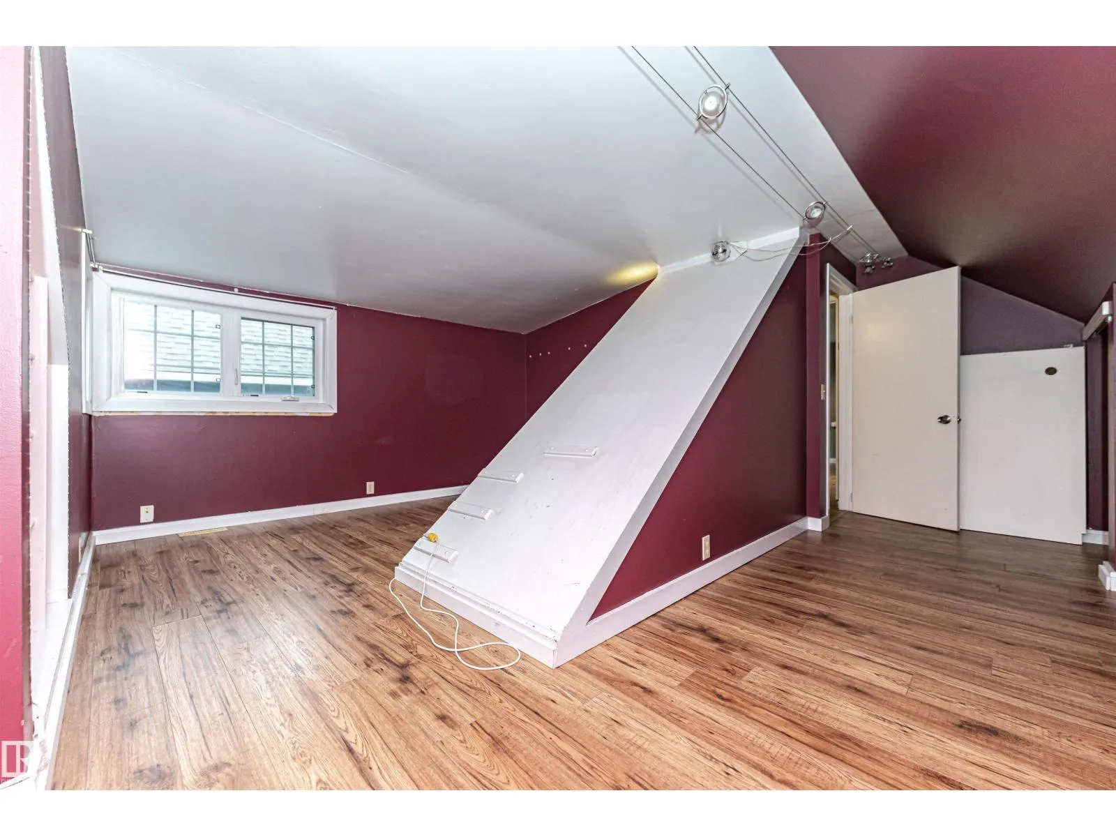 10930 80 AV NW