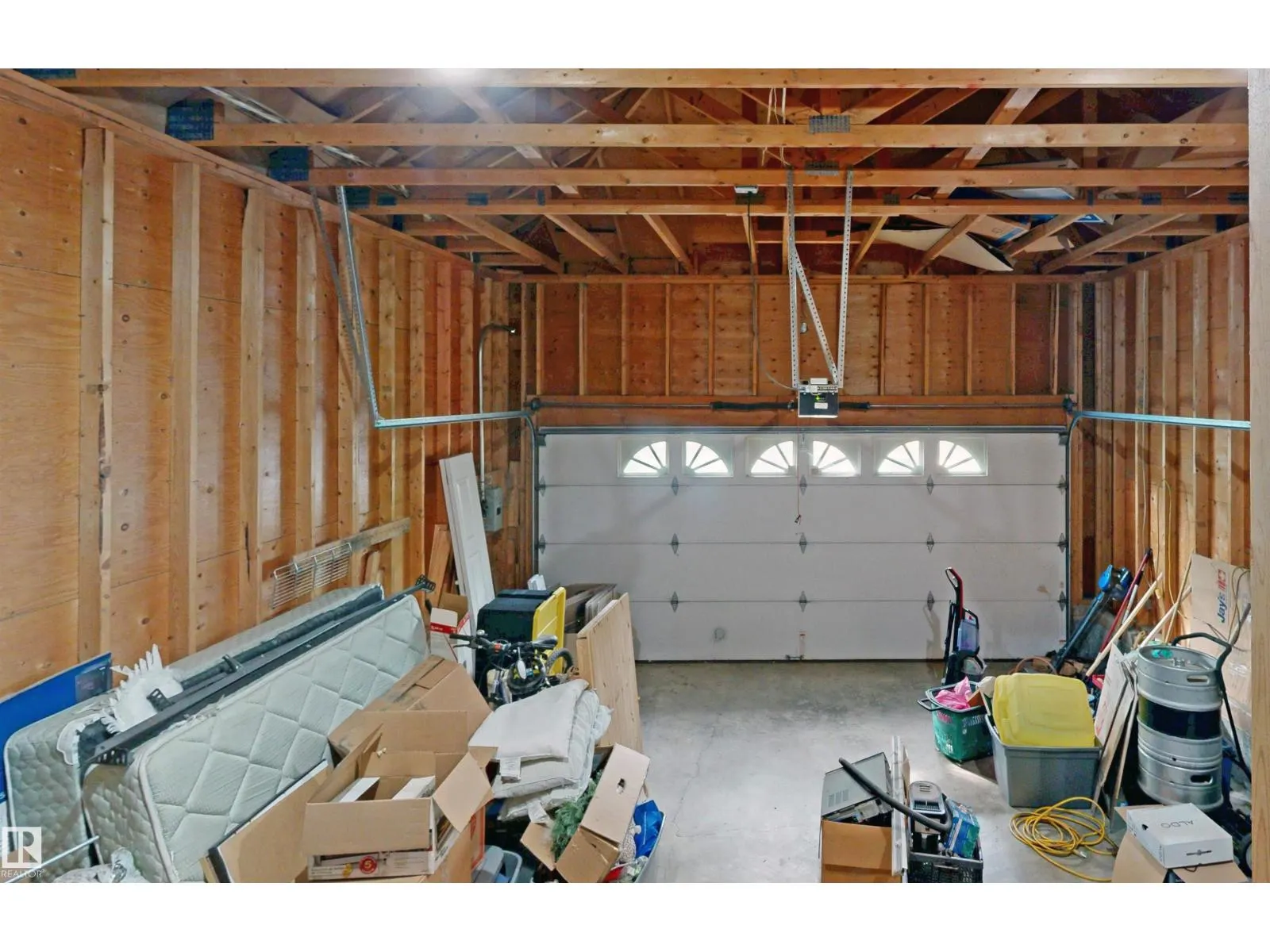 10941 81 AV NW