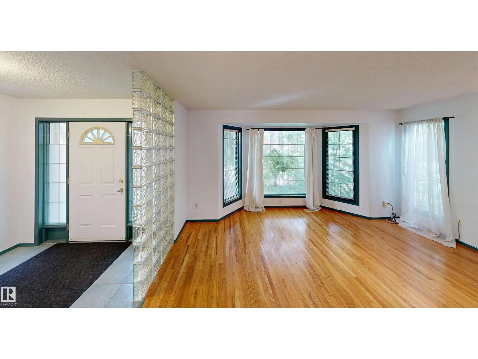 10941 81 AV NW