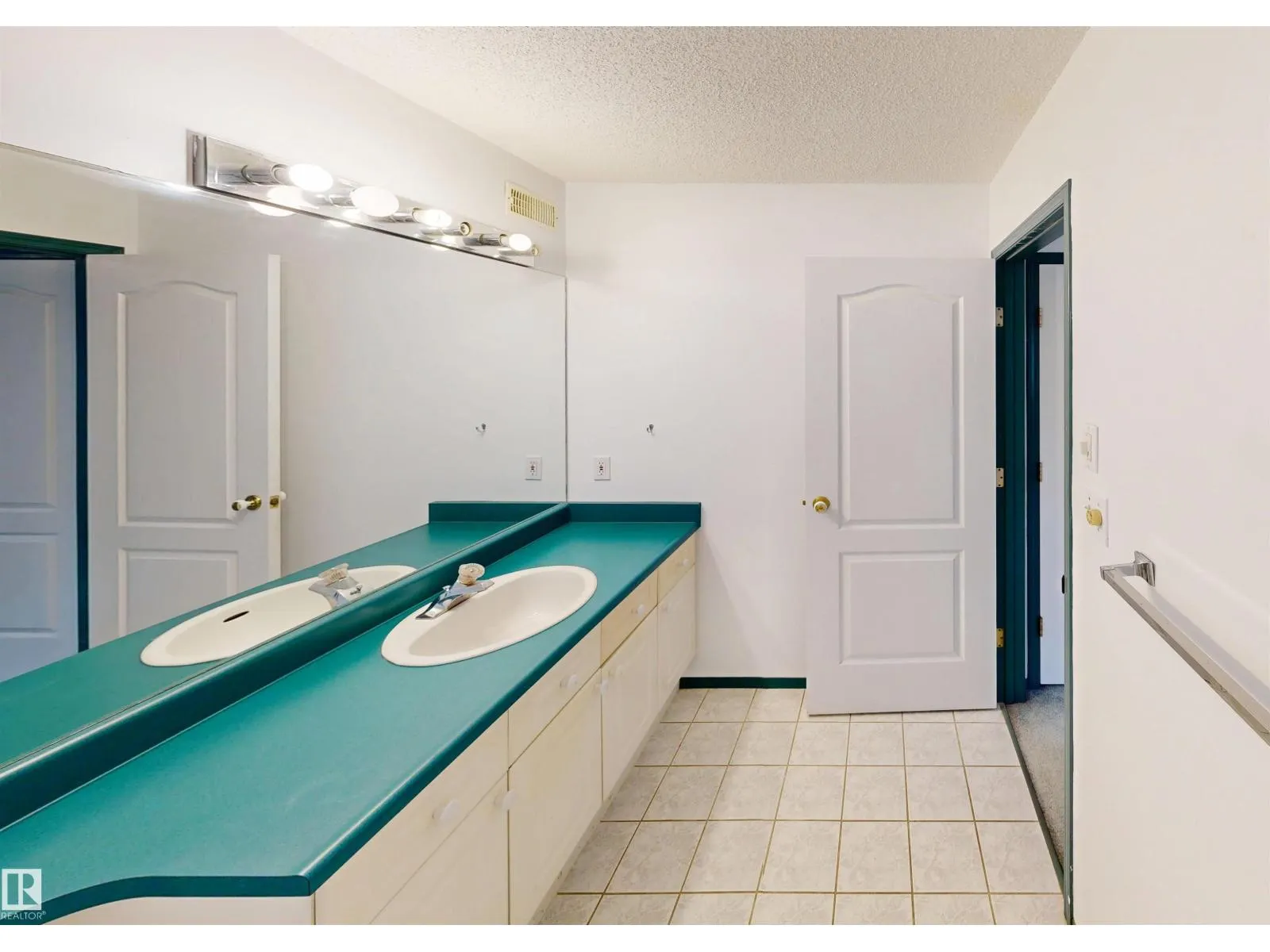 10941 81 AV NW