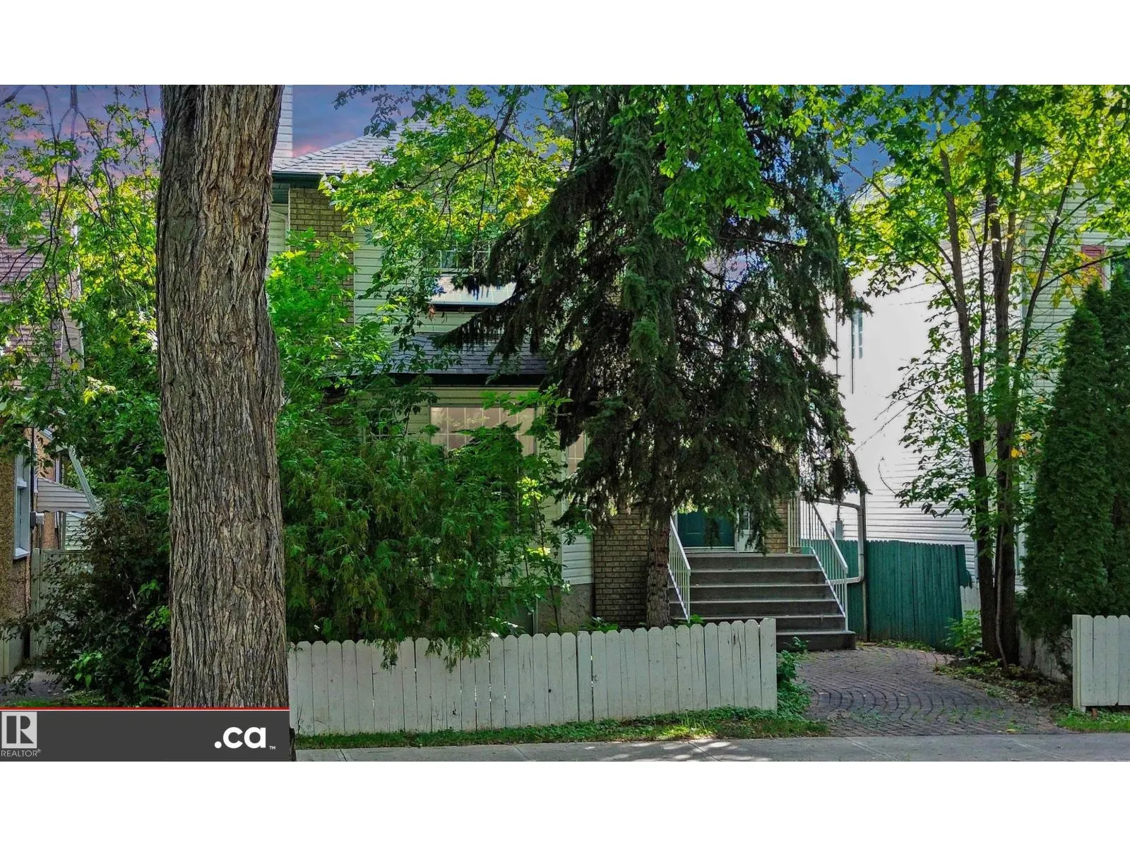 10941 81 AV NW