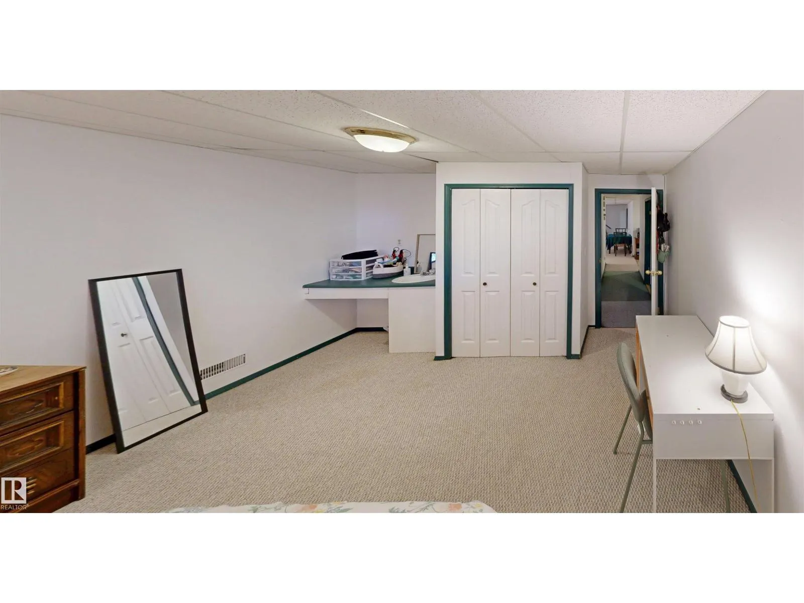 10941 81 AV NW