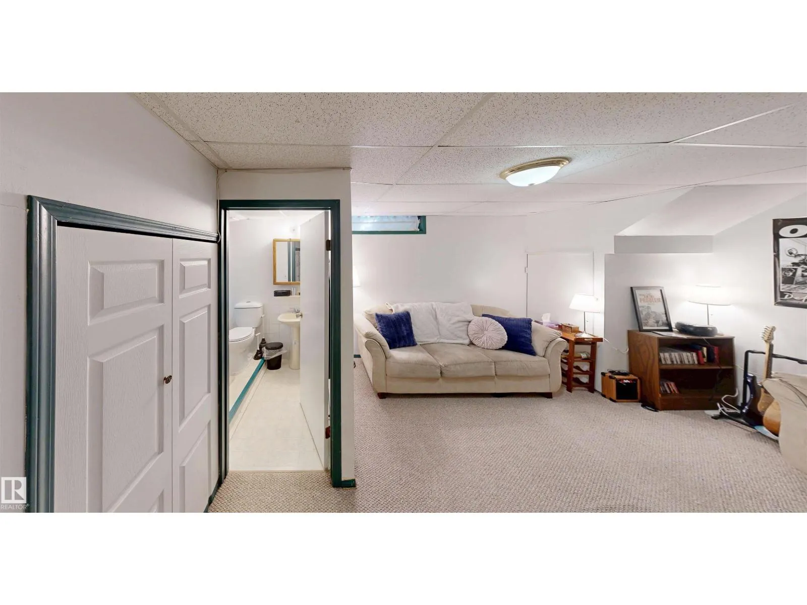 10941 81 AV NW