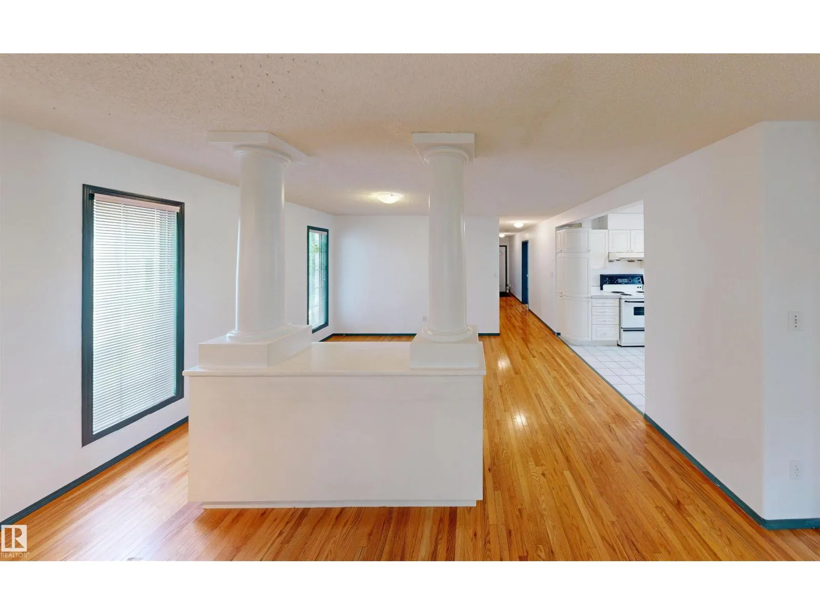 10941 81 AV NW