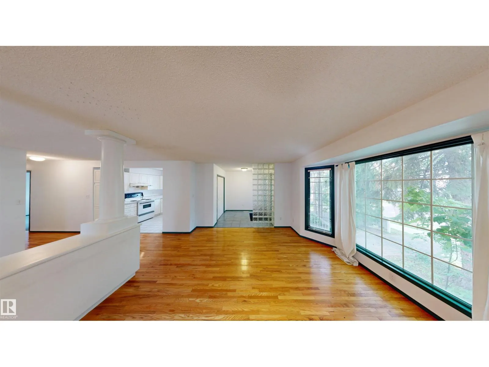 10941 81 AV NW