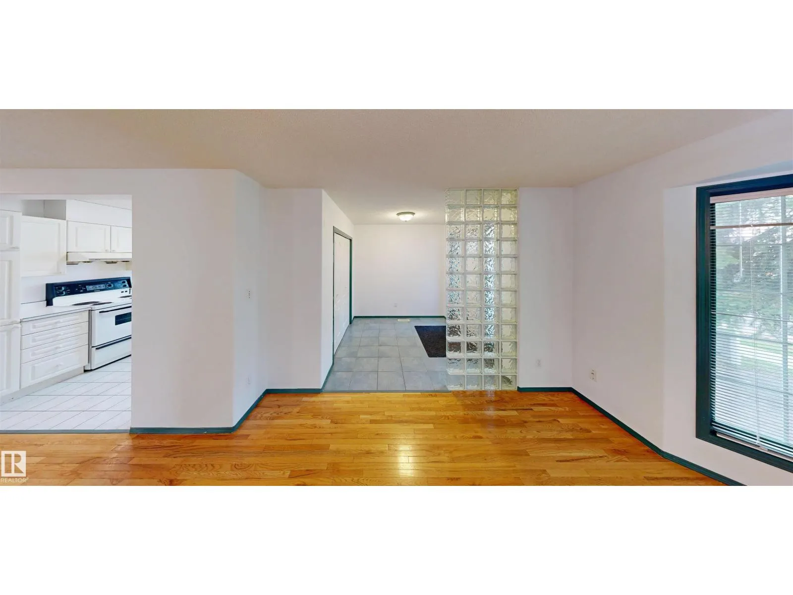 10941 81 AV NW