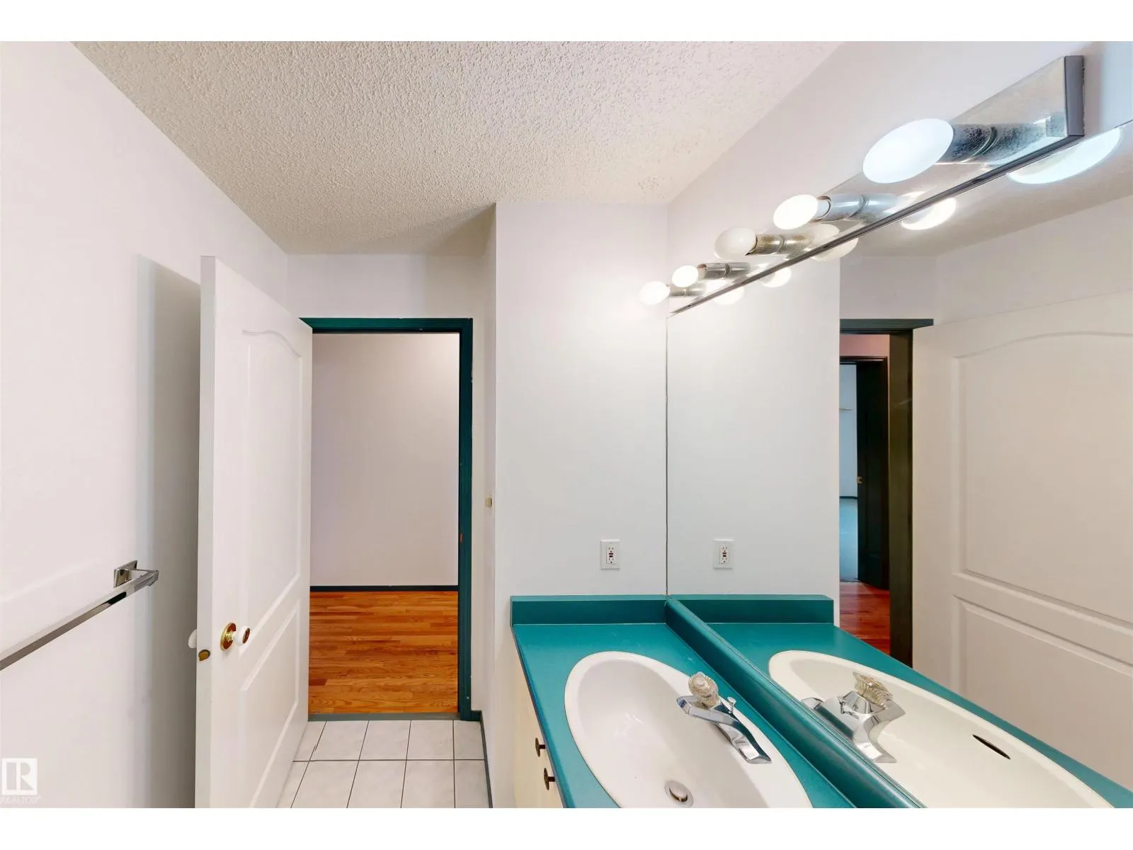 10941 81 AV NW