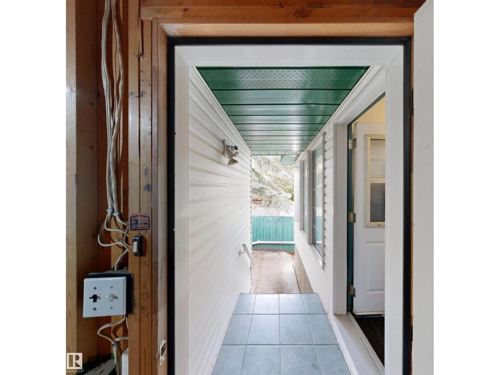 10941 81 AV NW