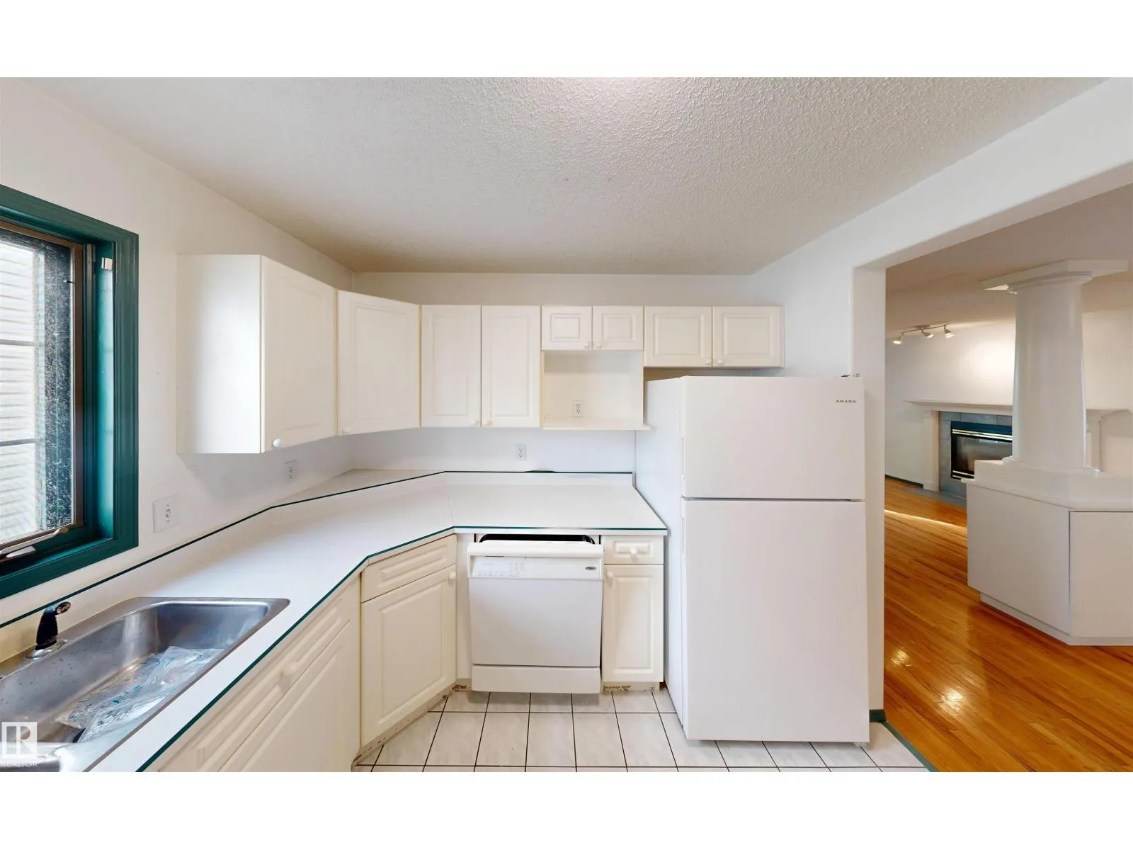 10941 81 AV NW
