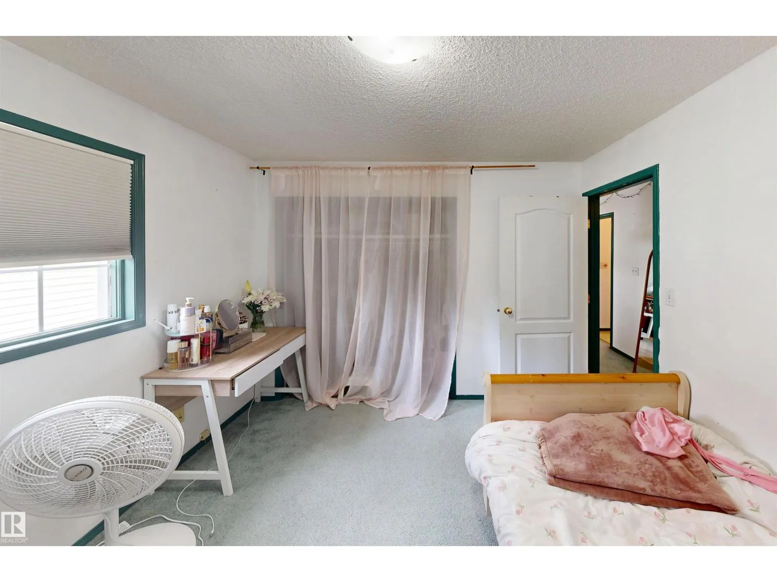 10941 81 AV NW