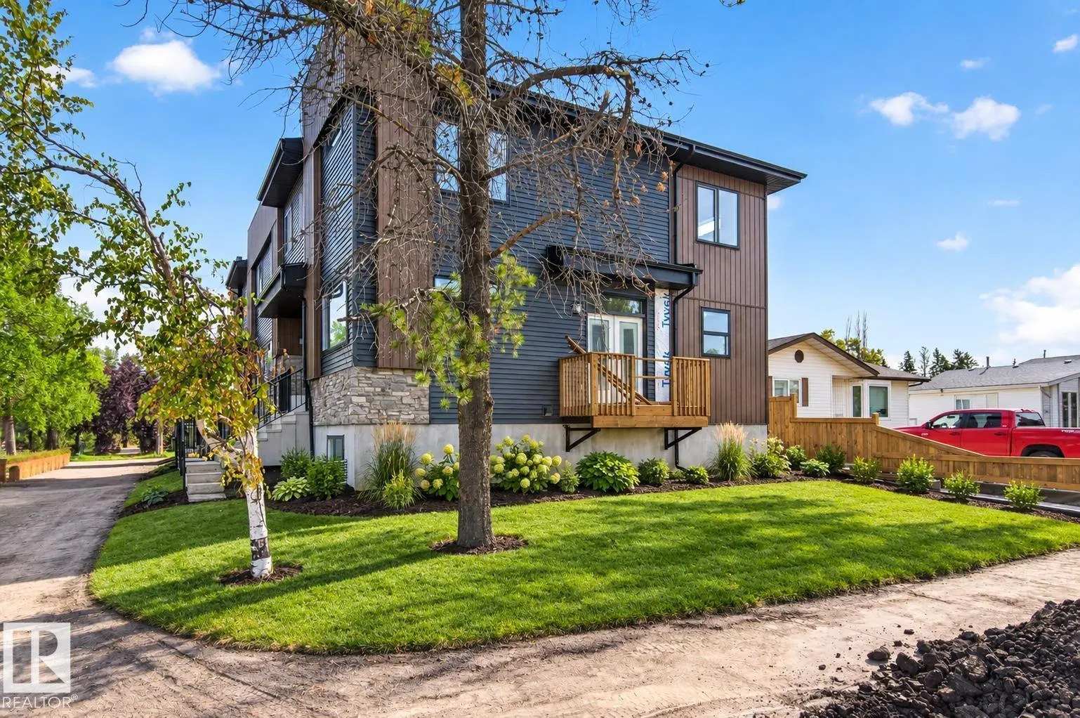 9945 154 ST NW