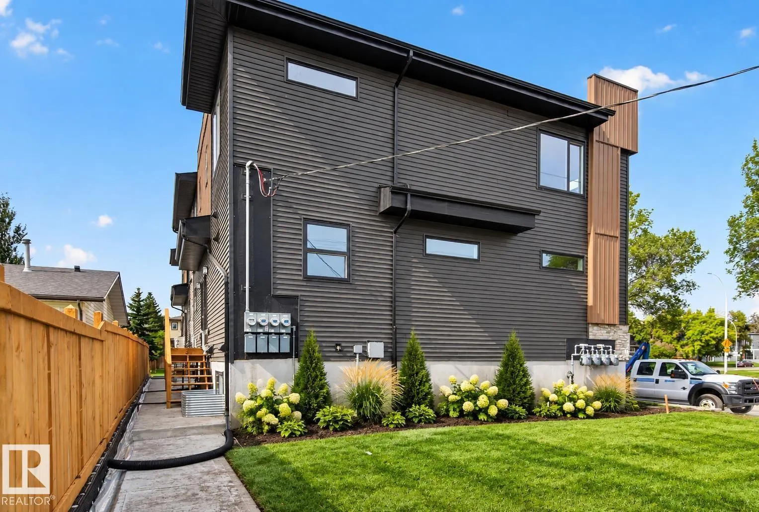 9945 154 ST NW