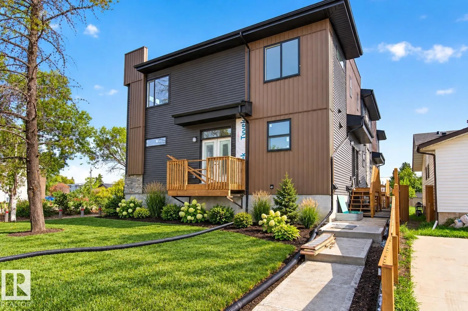 9945 154 ST NW
